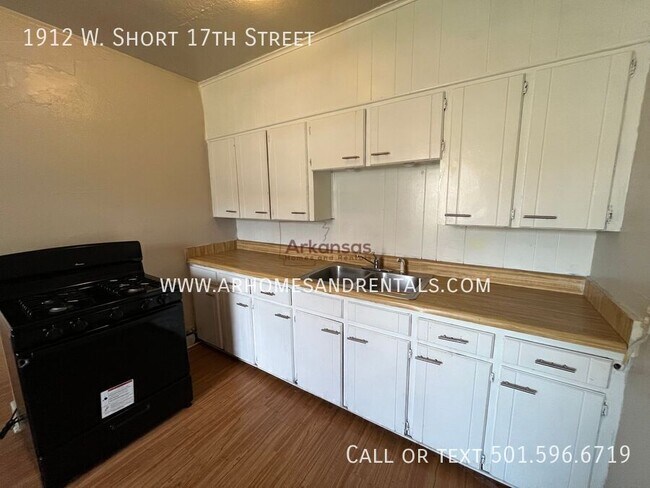 Photo - 1912 W Short 17th St