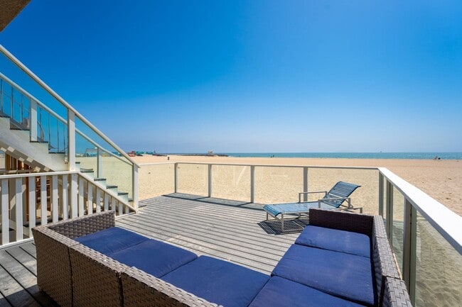 5 Bedroom + 4 Bathroom Home  | Ocean Opulence | Furnished Monthly Rental