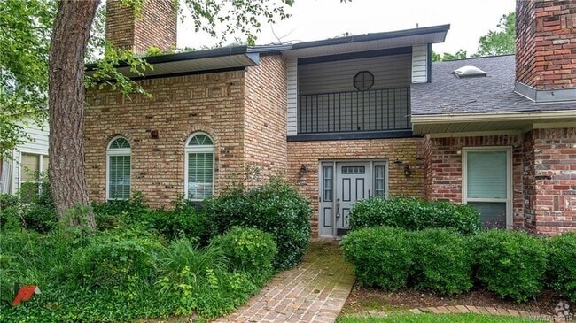 Building Photo - Spring Lake Townhouses