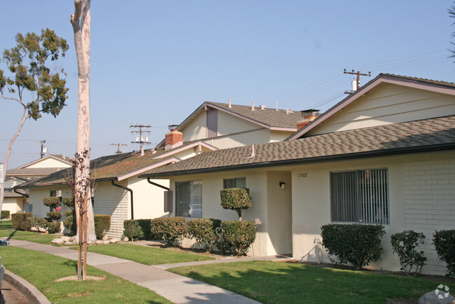 Building Photo - Huntington Sands Apartments