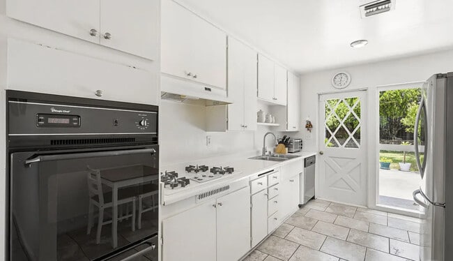 Photo - 16901 Simonds St