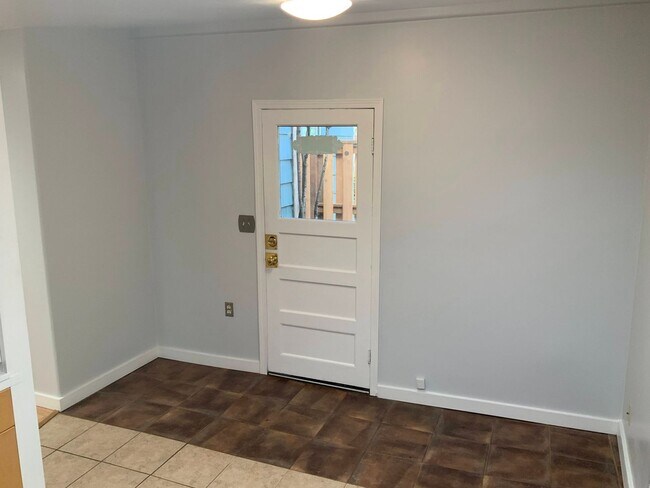 Photo - 576 E 16th Ave