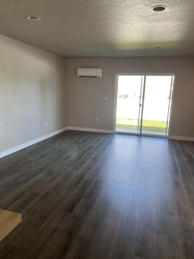 Living area - 1959 N Travis Ln