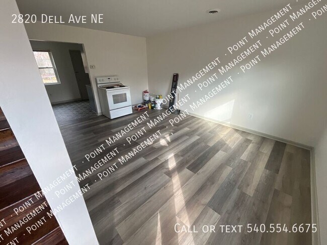 Photo - 2820 Dell Ave NE