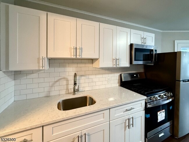 Photo - 672 Mt Hope Ave Unit 2
