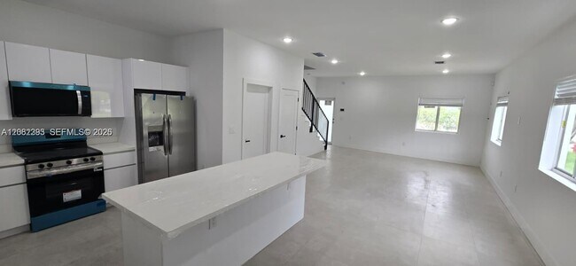 141 NW 11th St