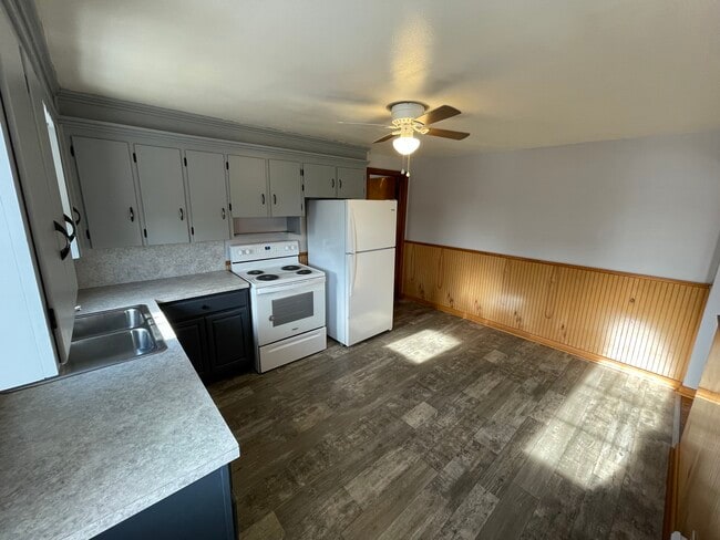 Kitchen - 12211 Williamsport Pike