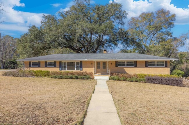 Building Photo - 202 Confederate Dr N