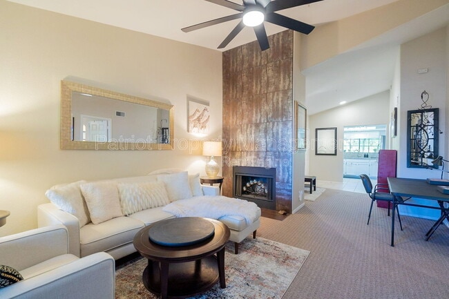 Building Photo - 6885 E Cochise Rd Unit Apt 220