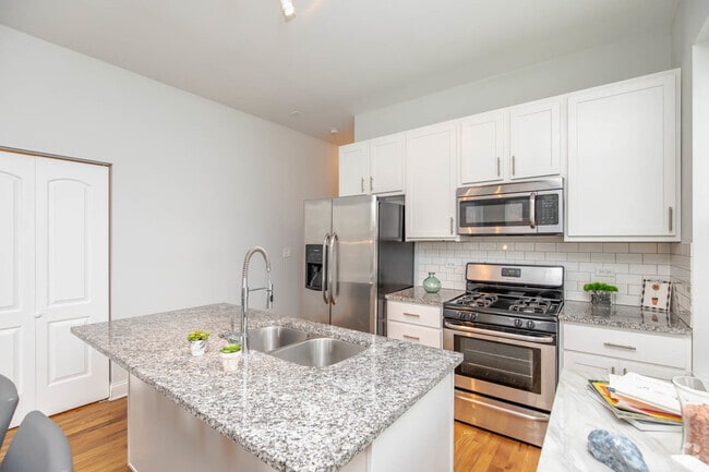 Building Photo - 1503 N Talman Ave Unit Ch Rental