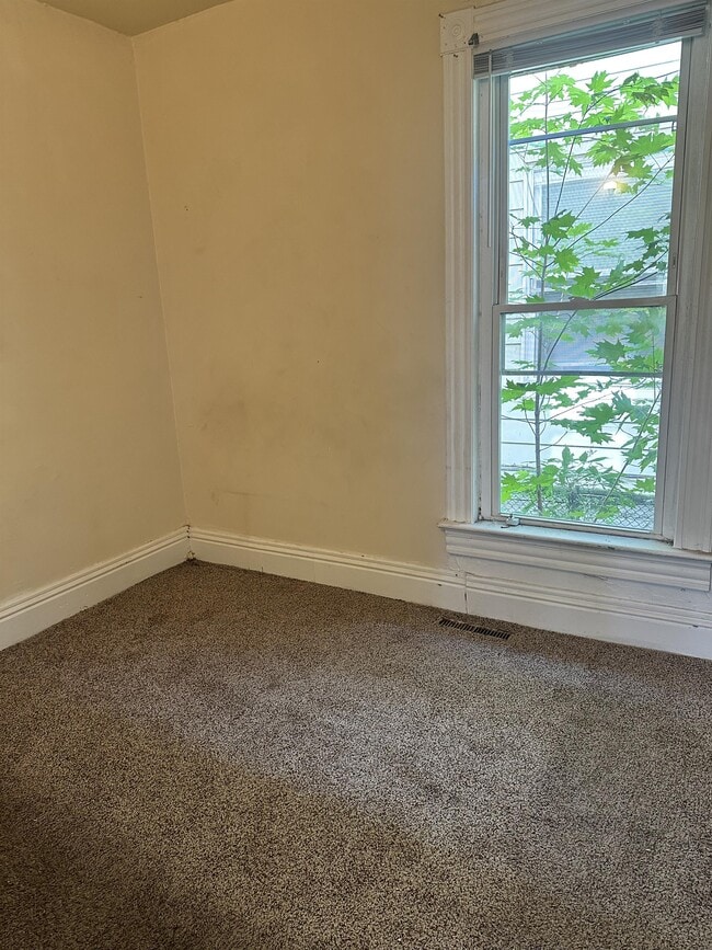 Photo - 1162 E 25th St