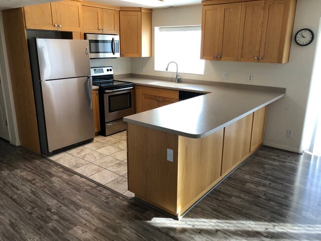 Building Photo - 6304 Parkridge Dr Unit Trailside Park