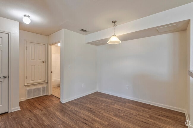2BR, 2BA - 1000 SF - Dining Area - Anson Park Apartments