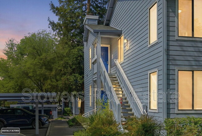 Building Photo - 7102 Cross Creek Cir Unit C