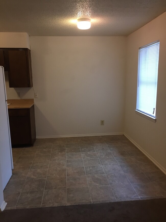 Photo - 404 S Industrial St Unit 1