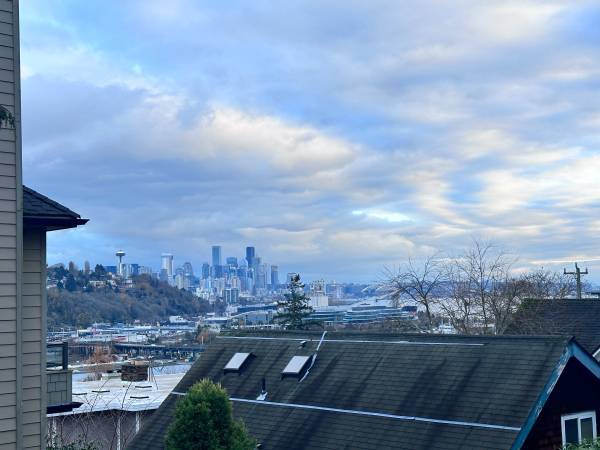 Photo - 2012 Thorndyke Ave W Unidad 8