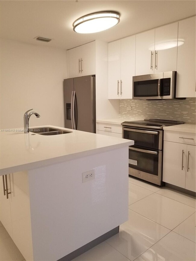 Building Photo - 2651 NE 212th Terrace Unit 103 Rental
