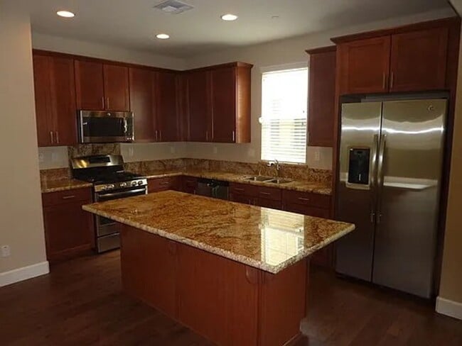 Photo - Fantastic Location in Roseville off Blue Oaks!  4 Bedroom Home with Downstairs Bedroom and Full B...