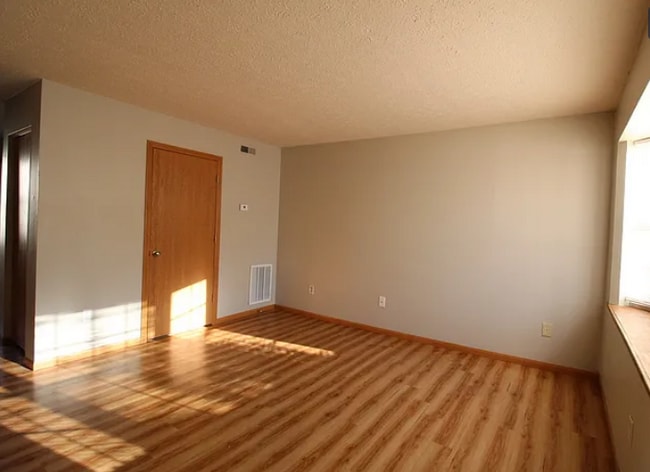 Photo - 2649 Sandbury Blvd