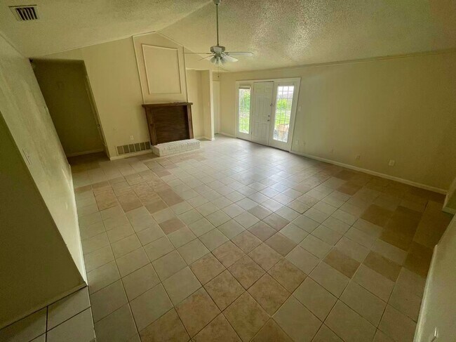 Photo - Beautiful 4 Bedroom 2 Bathroom in Plano!