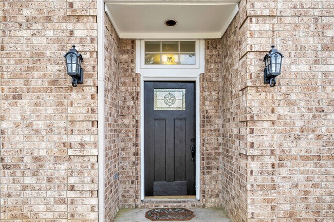 Building Photo - 17611 Magnolia Cir