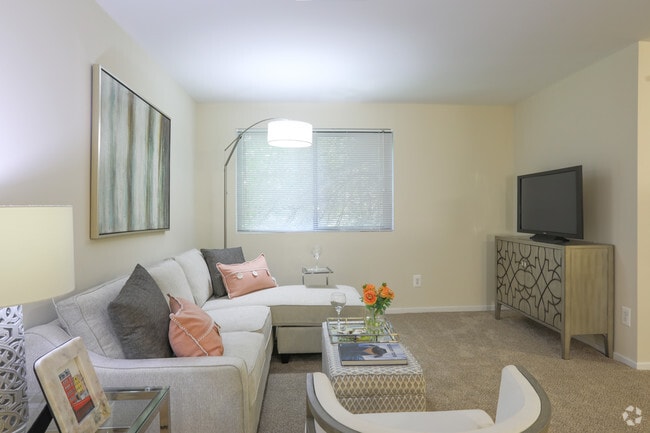 2BR, 2BA - 1,080 SF - Winterthur