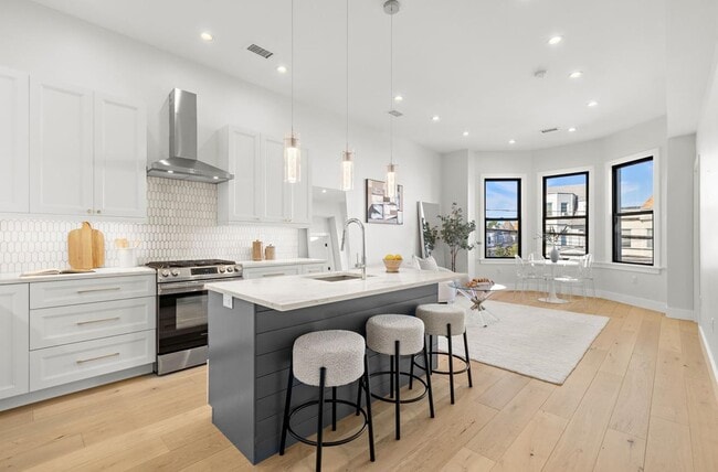 Building Photo - 2602 Palisade Ave Unit 2