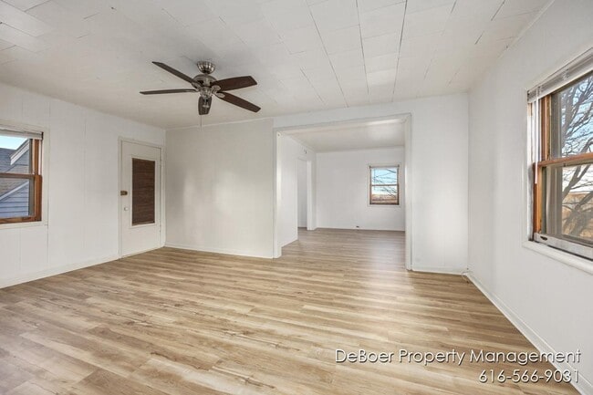 Photo - 1621 Lakeshore Dr