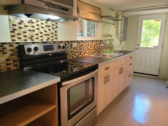 bright kitchen - 611 Lake Washington Blvd E