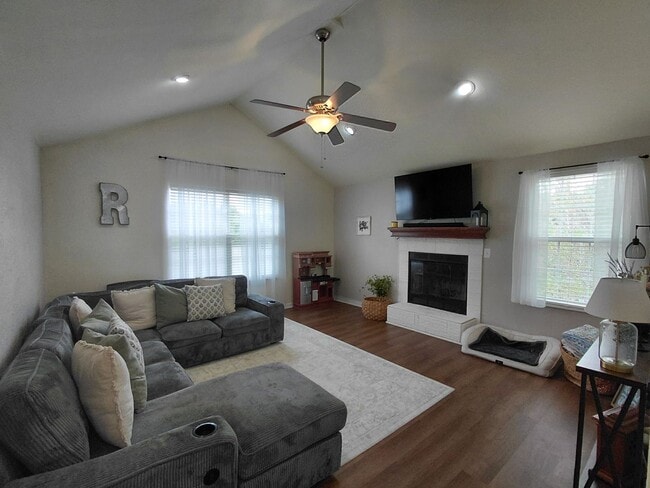 21079 Hideaway Ln