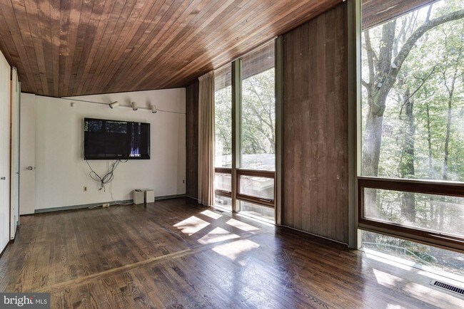 Photo - 7000 Crail Dr