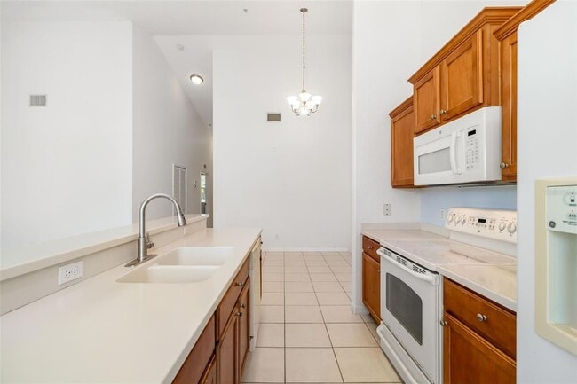 Photo - 905 Fairwaycove Ln Unit 203