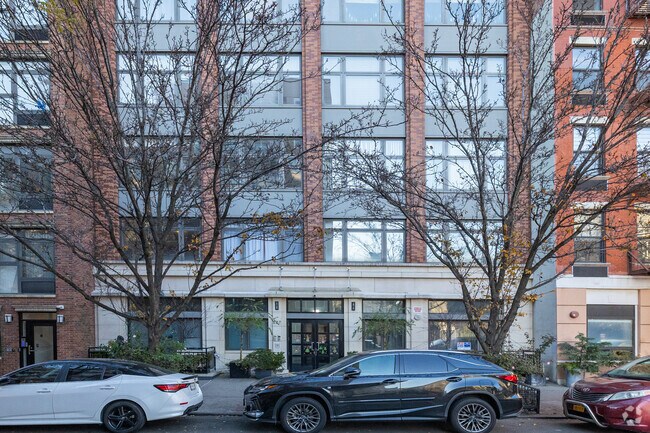 Photo - 227 E 111th St