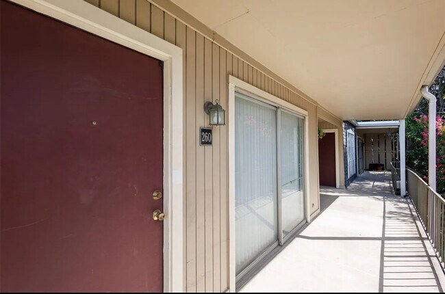 Photo - Room in Condo on Fleetwood Oaks Ave