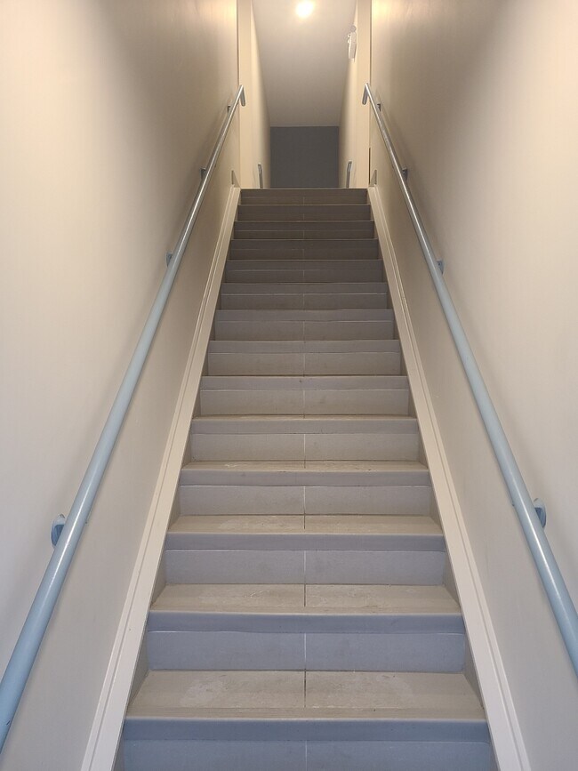 Photo - 550 Sandison St