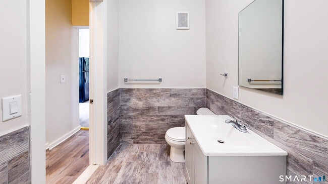 48 Henry St Unit 2R