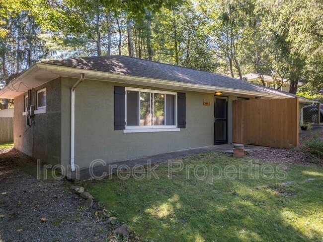 Building Photo - 348 Cummins Rd