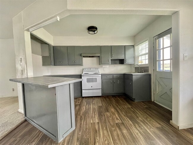 Photo - 1754 W 6th St