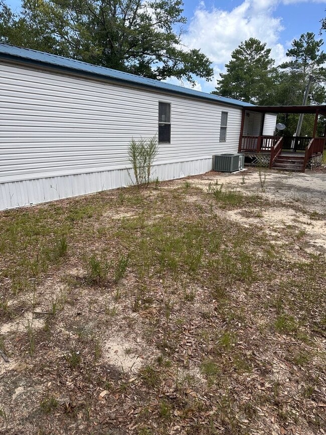 Photo - Spacious 2-Bedroom/ 2-Bath Mobile Home - Great Location in Crestview with W/D Connections