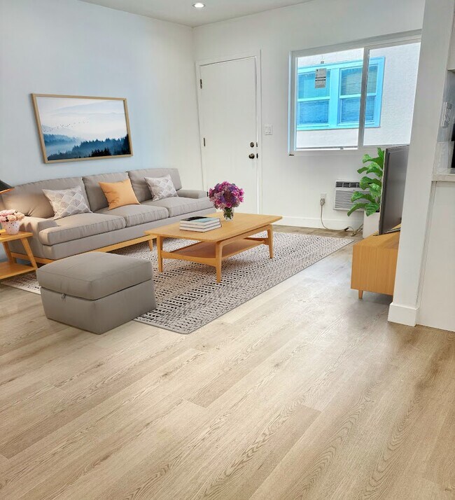 Photo - 934 S St Andrews Pl