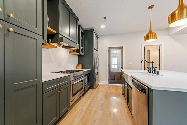 Photo - 1301 Hewitt Ave