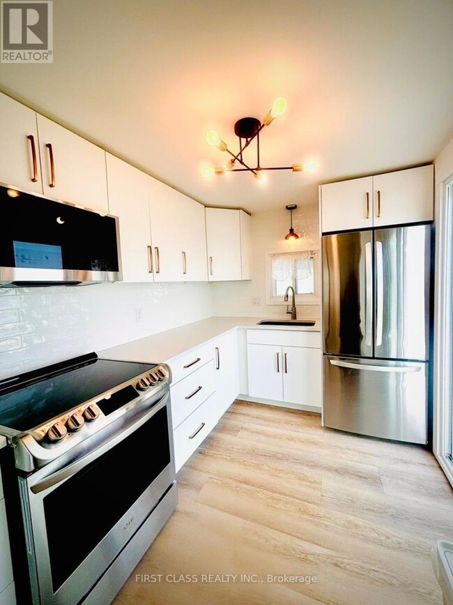 Photo - 11853 Lakeshore Rd