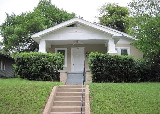 Photo - 1008 W Elm St House