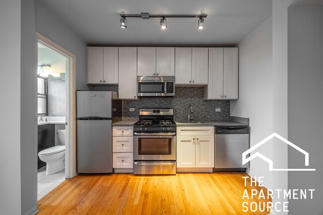 Building Photo - 2832 W Palmer St Rental