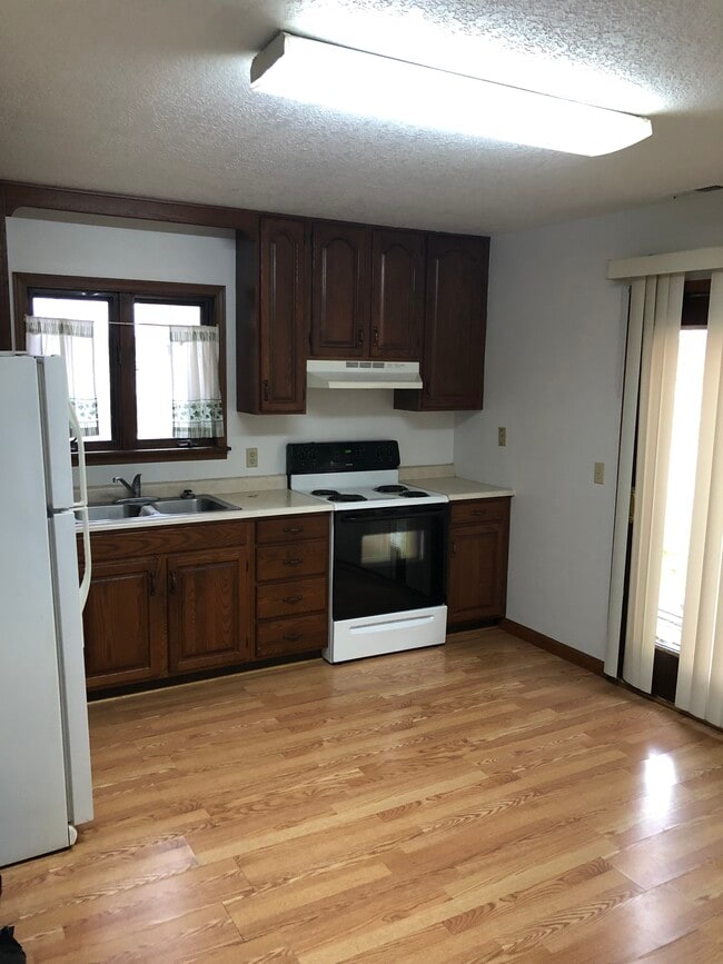 Photo - 111 S Van St