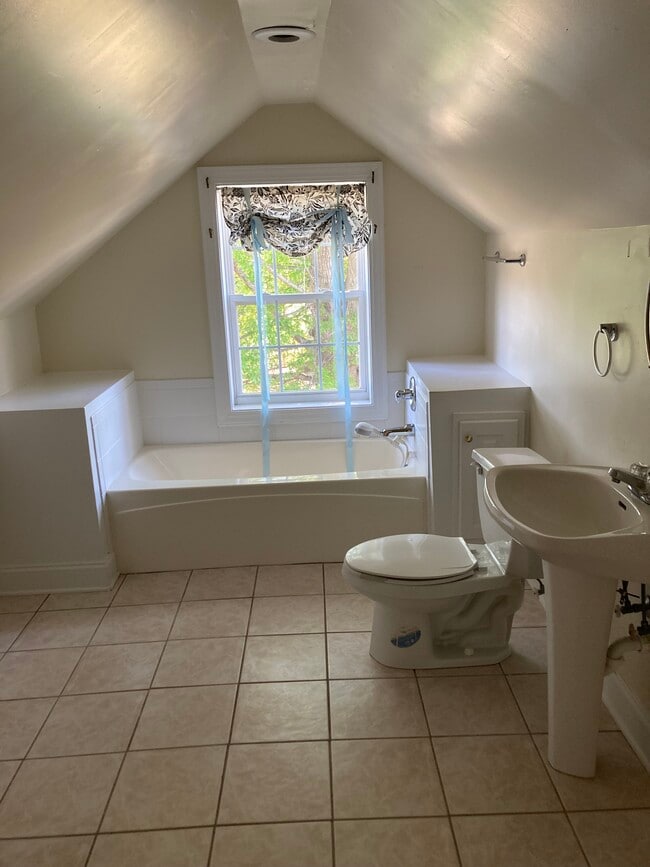 Photo - 100 Lude Johnson Blvd