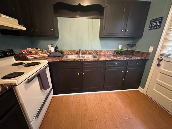 Photo - 100 Robbins Ave Unit Duchess’s Place