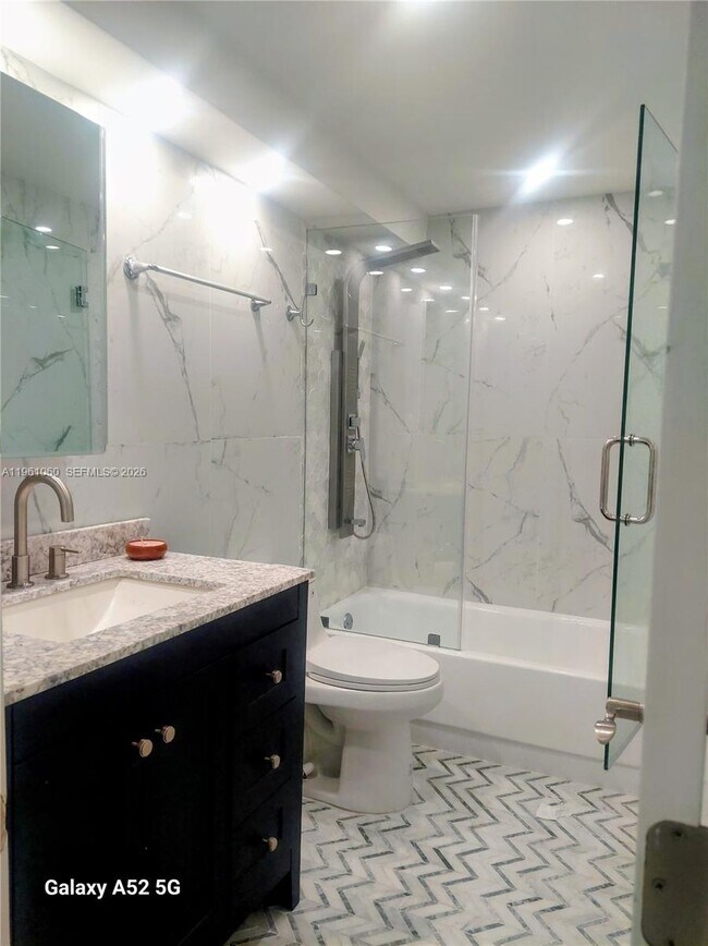 Photo - 5005 Collins Ave Unidad 822