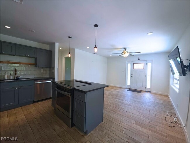 Photo - 1915 Llewellyn Dr