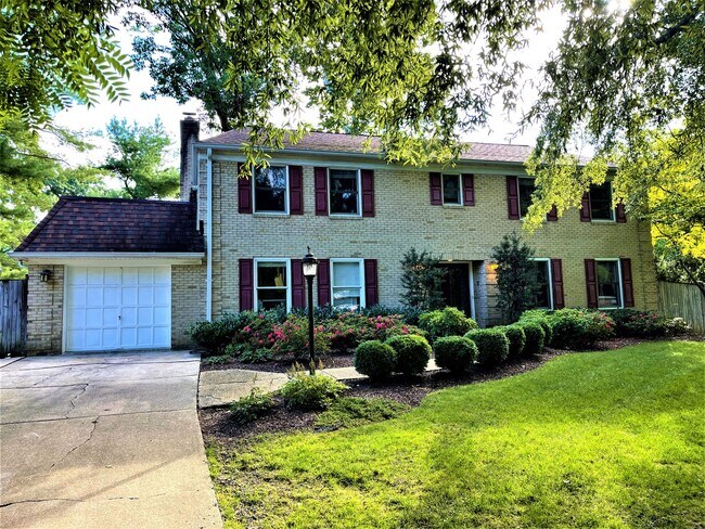 Photo - Luxury 5 bed, 3.5 bath with Pool!